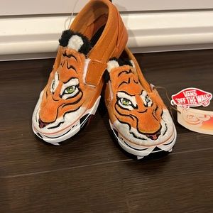 Perfect for the cat lover. Limited edition Vans Discovery Project Cat Sz 9